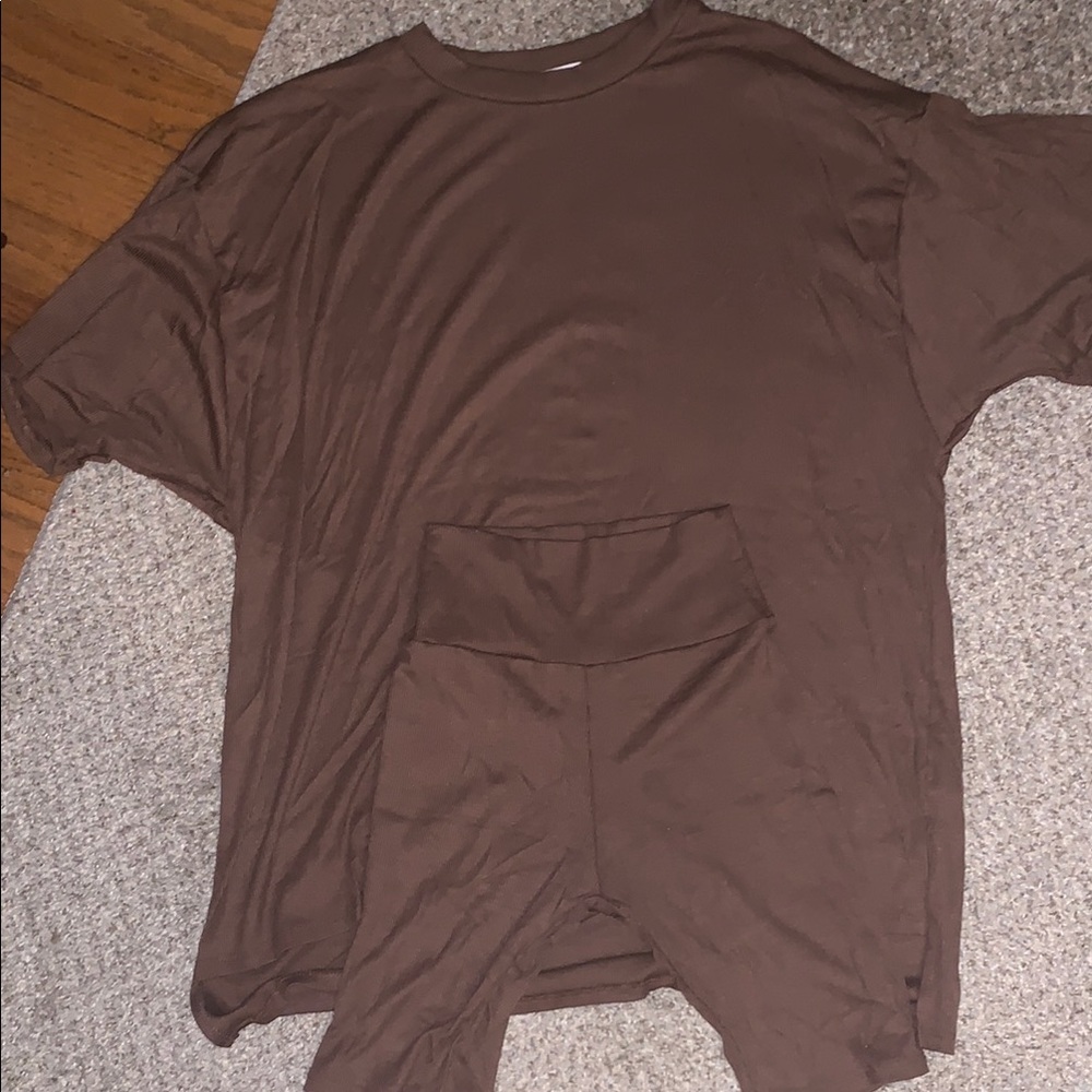Women’s never been worn brown oversized t-shirt and biker short set
